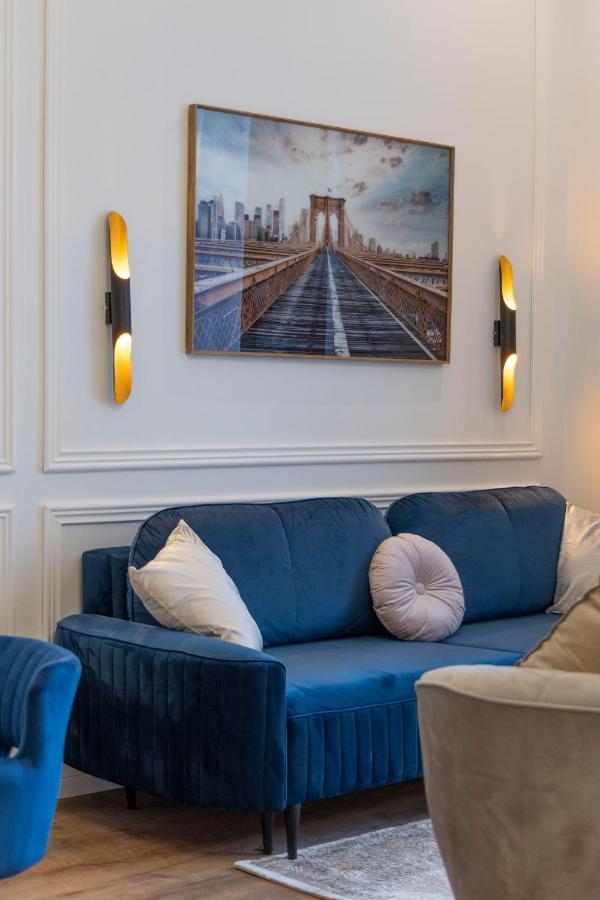 Luxurious Central Grand Home W/ 3Bedrm 2Bathrm ブダペスト エクステリア 写真