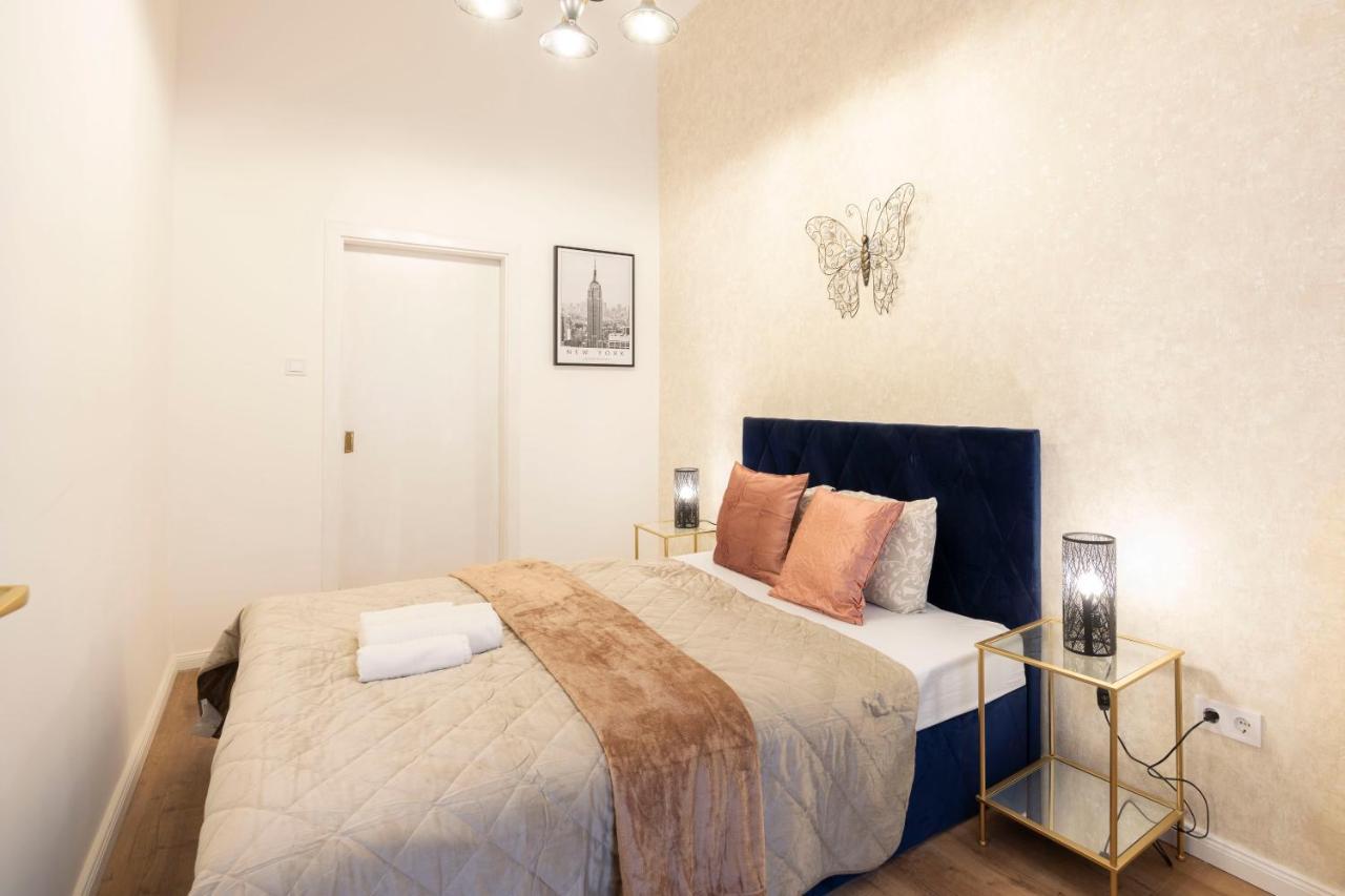 Luxurious Central Grand Home W/ 3Bedrm 2Bathrm ブダペスト エクステリア 写真