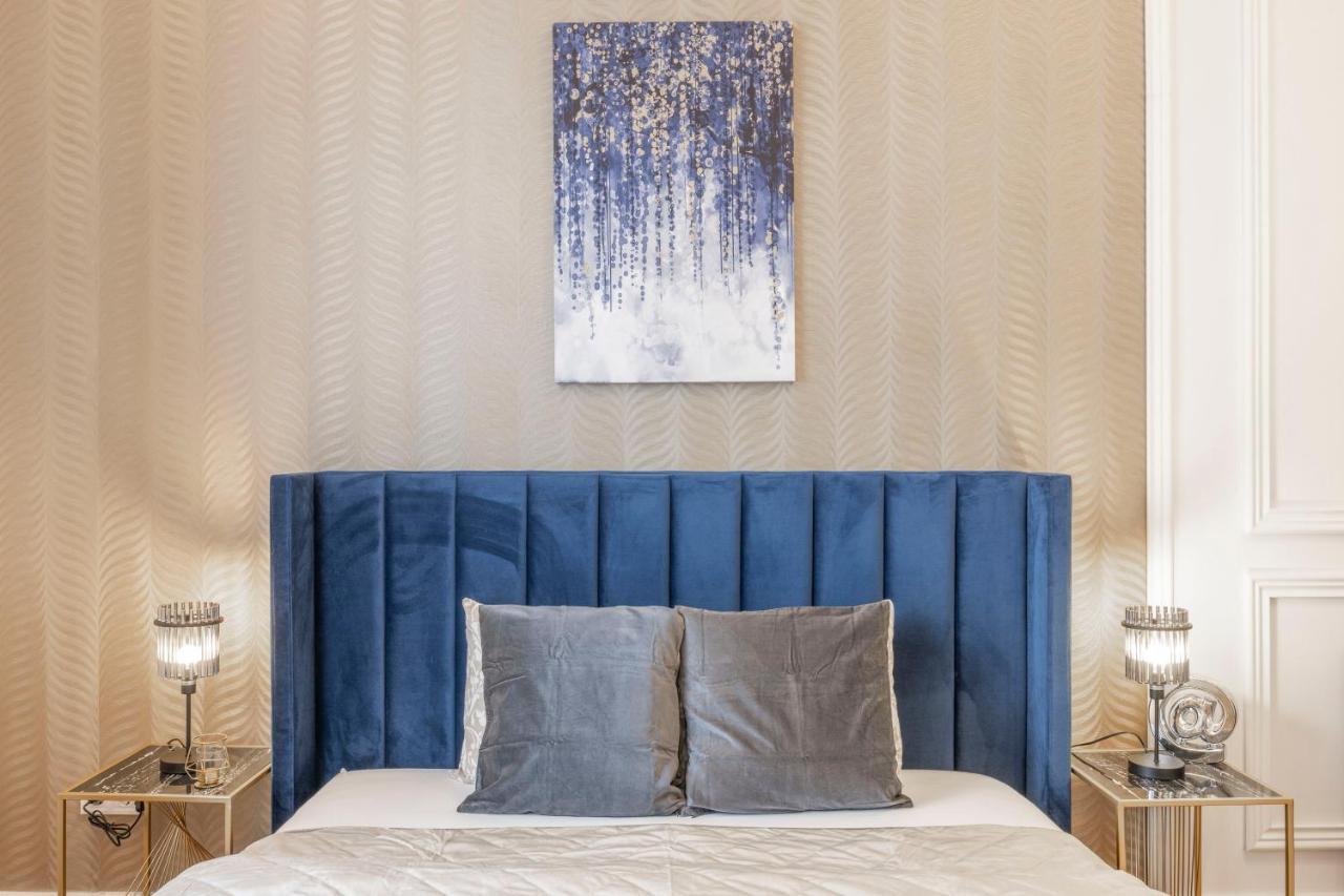 Luxurious Central Grand Home W/ 3Bedrm 2Bathrm ブダペスト エクステリア 写真
