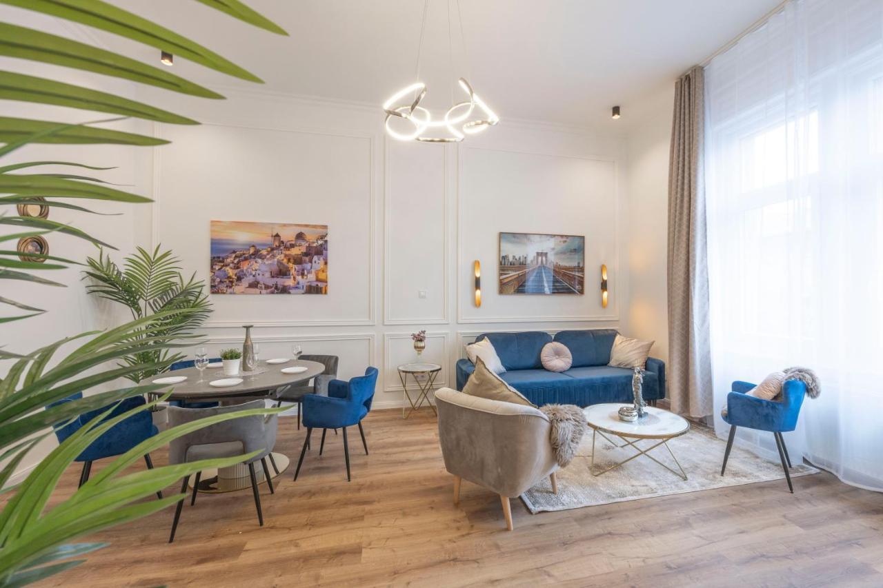 Luxurious Central Grand Home W/ 3Bedrm 2Bathrm ブダペスト エクステリア 写真