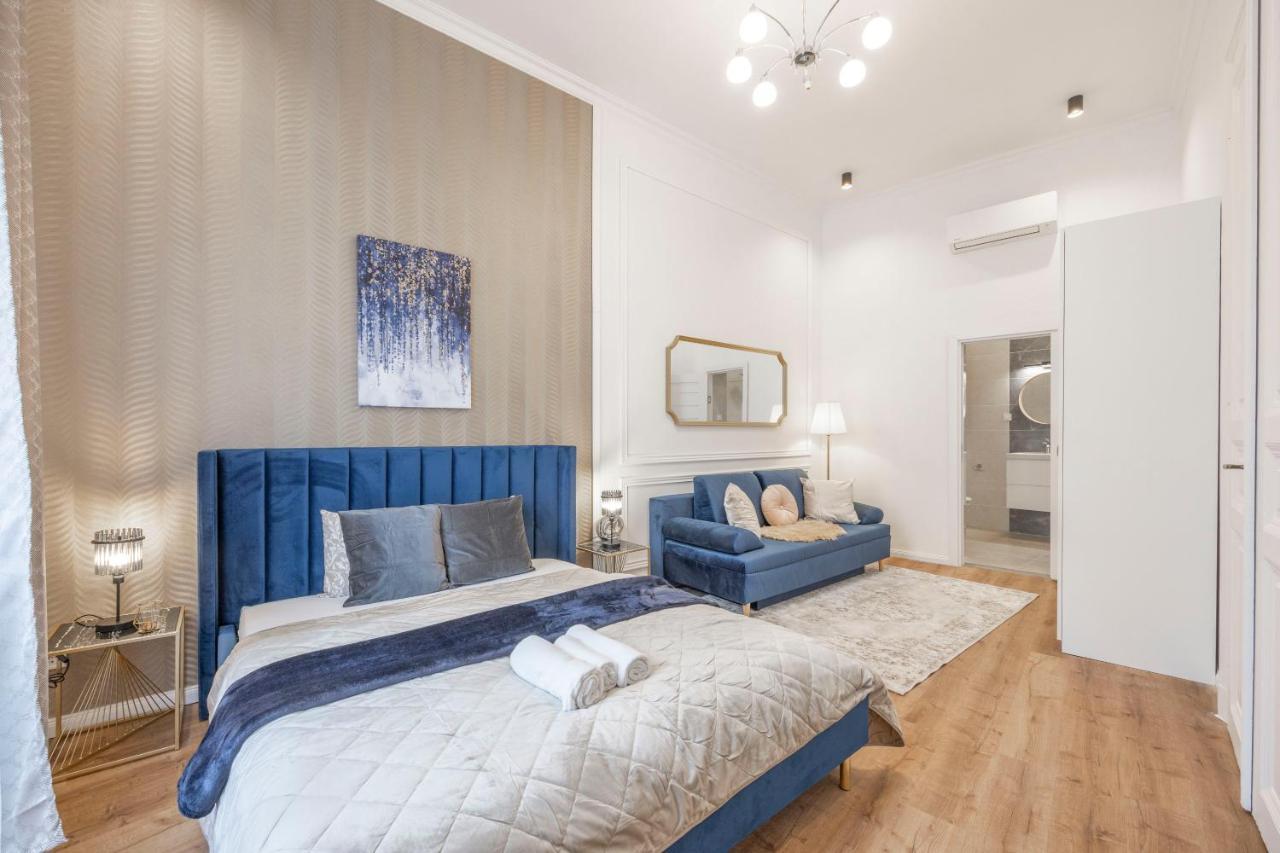 Luxurious Central Grand Home W/ 3Bedrm 2Bathrm ブダペスト エクステリア 写真