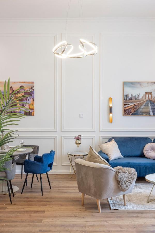 Luxurious Central Grand Home W/ 3Bedrm 2Bathrm ブダペスト エクステリア 写真