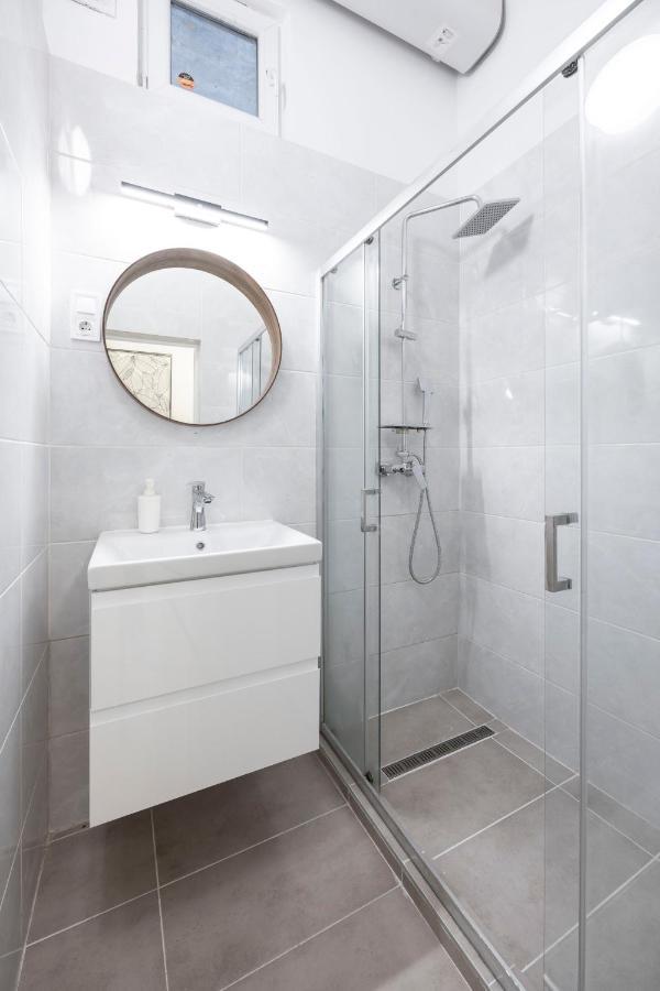 Luxurious Central Grand Home W/ 3Bedrm 2Bathrm ブダペスト エクステリア 写真